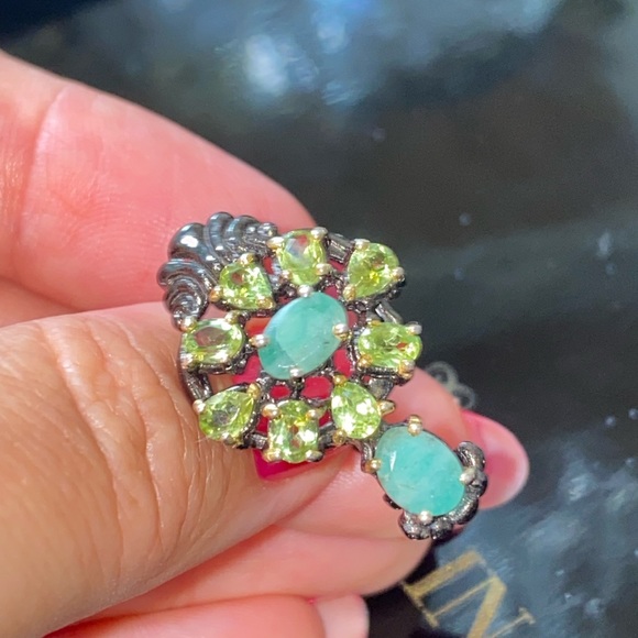 Classy Genuine Emerald Peridot Ring - Picture 3 of 12